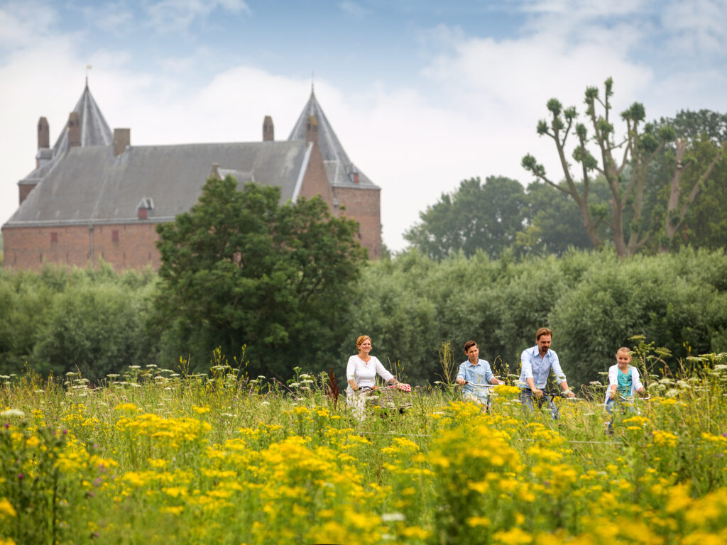 Fietsen in de Vestingdriehoek in de Bommelerwaard